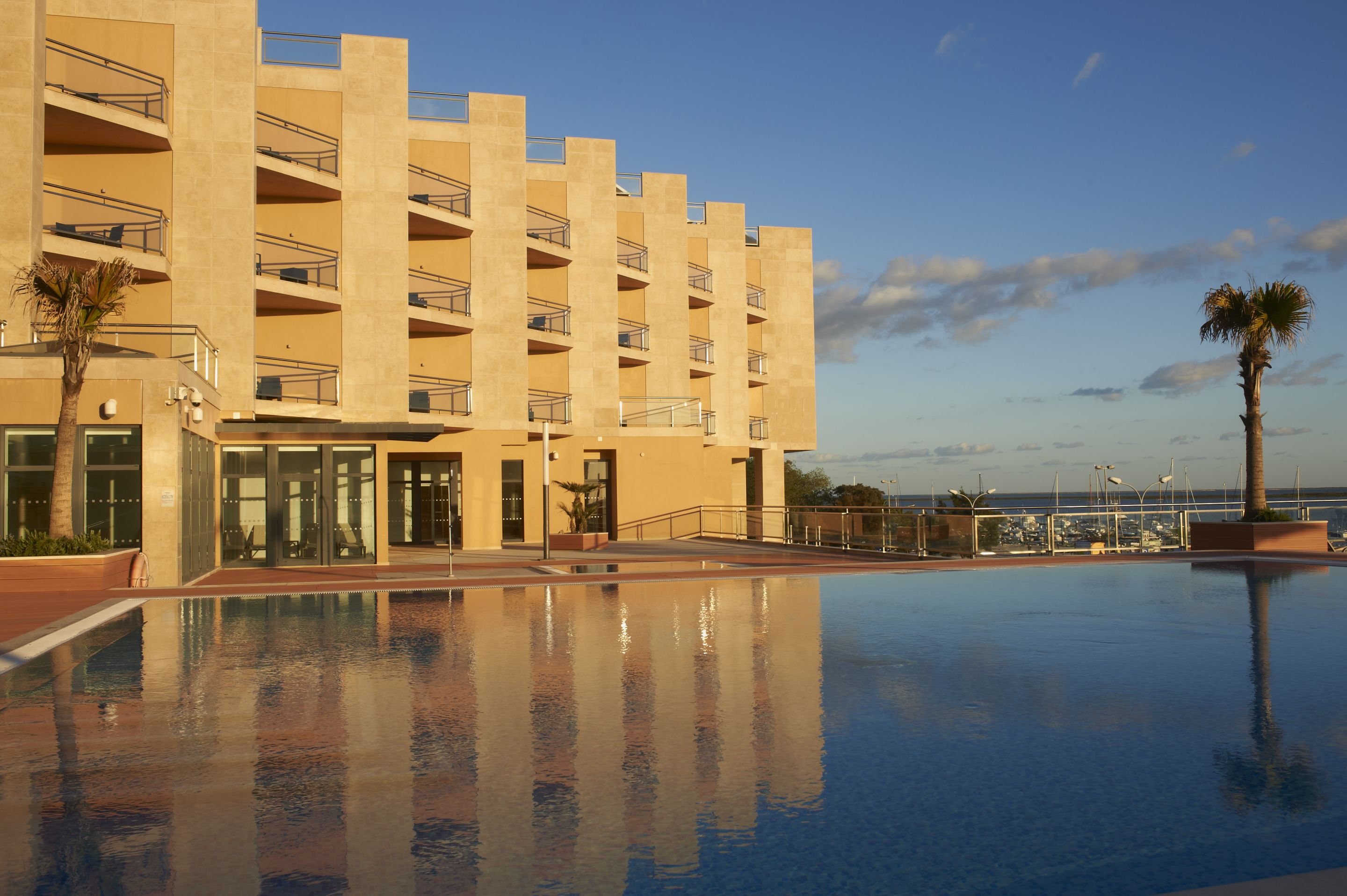 Real Marina Hotel & Spa 80/83