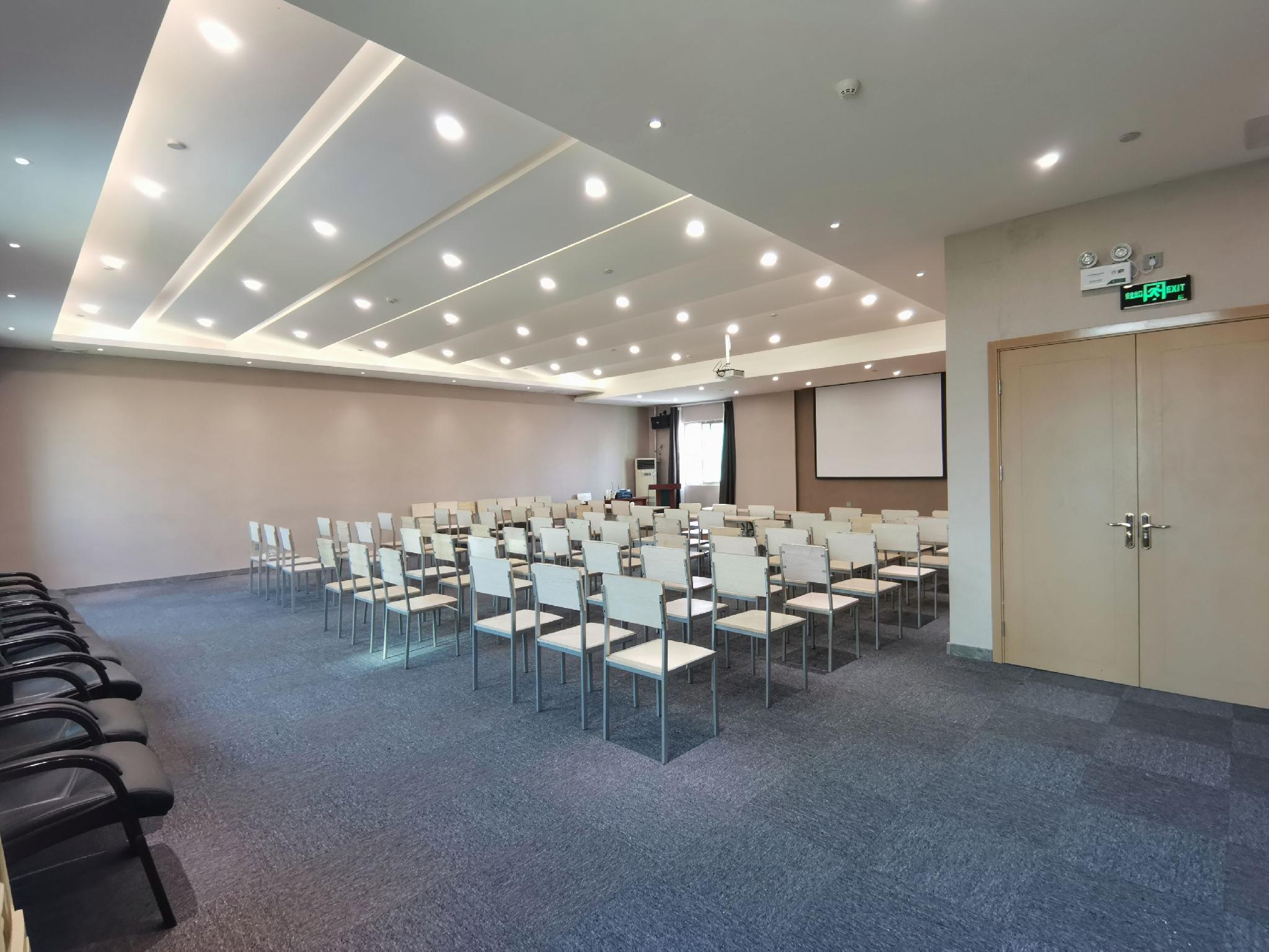 White Yulan Hotel (Xi'an Hangtiancheng Metro Station) 35/41