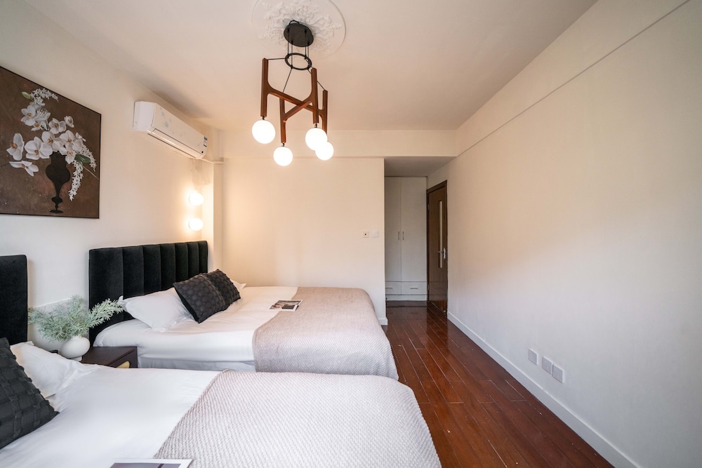 3 Bedrooms, Senior, Apartment, Twin Beds, 1 Queen and 2 Double Beds, Bathtub