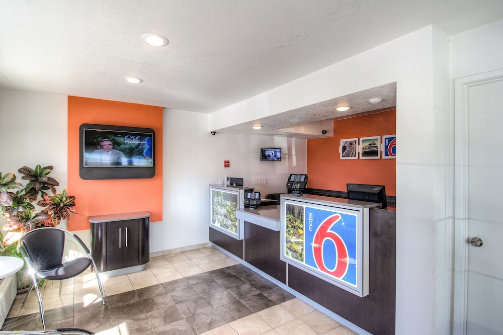 Lobby at Motel6 Redding, CA - South, REDDING - CA