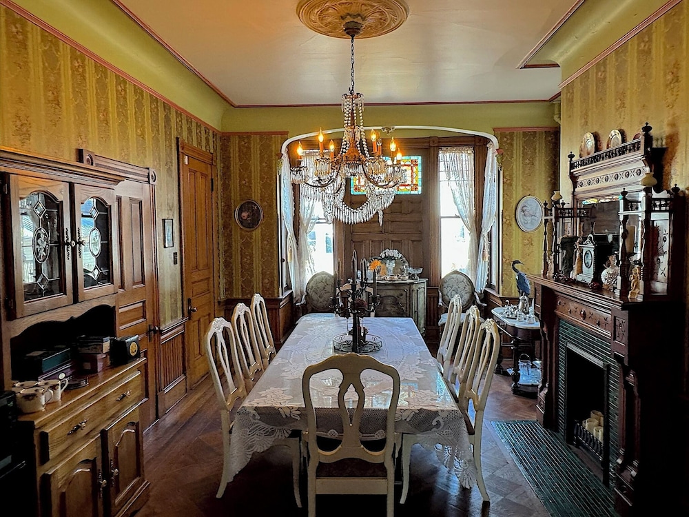 Gillis Grier Bed and Breakfast 35/50