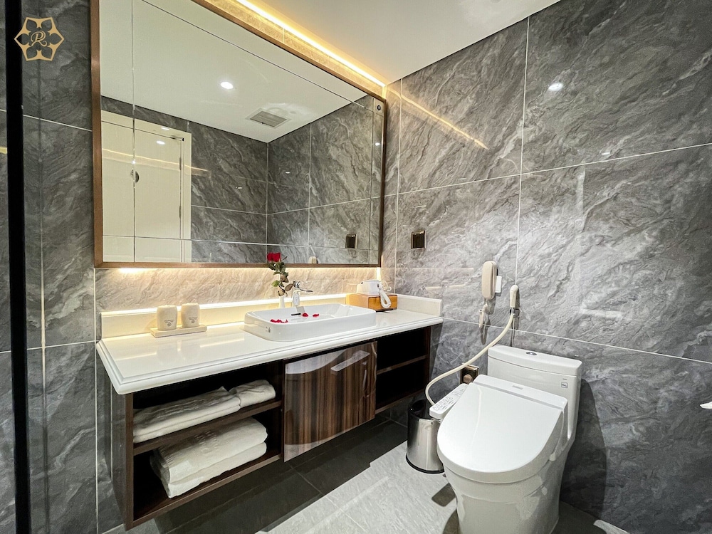 Cua Dong Luxury Hotel 67/70