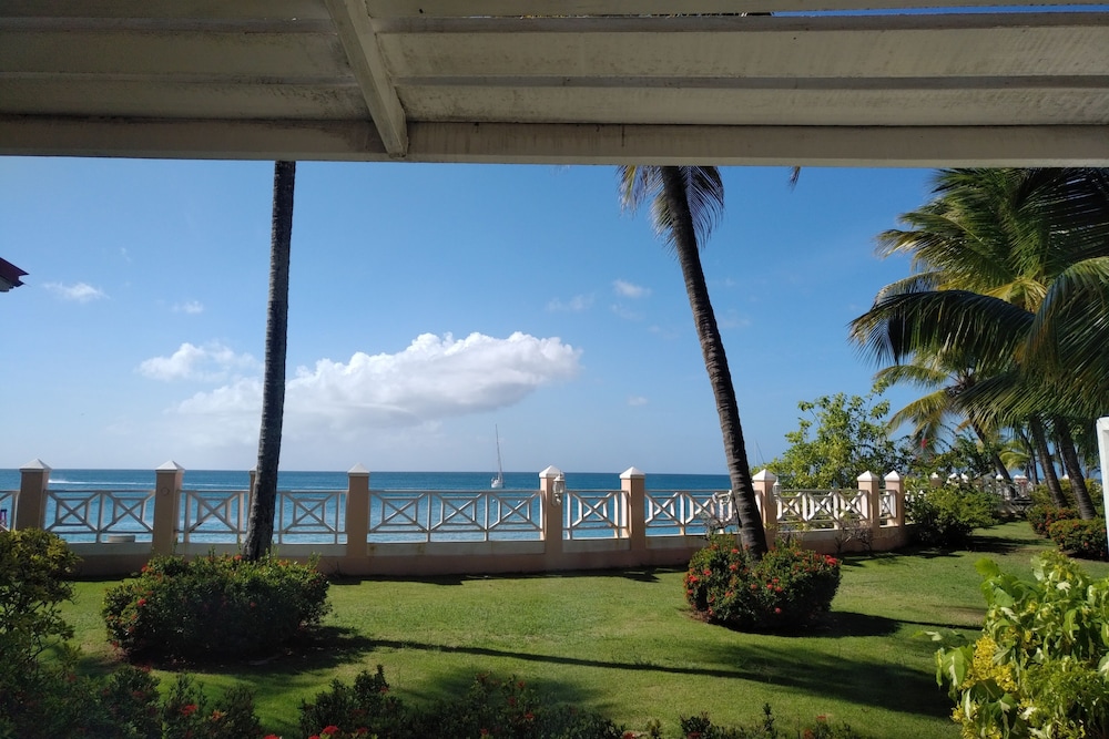 Coco Reef Resort & Spa 50/56