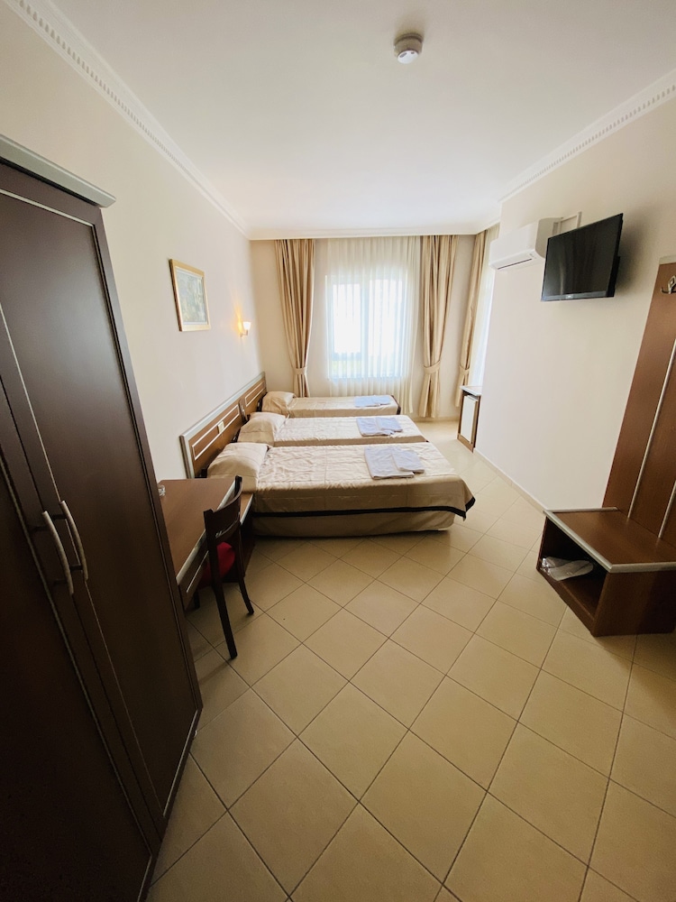 Lemon Hotel 33/50