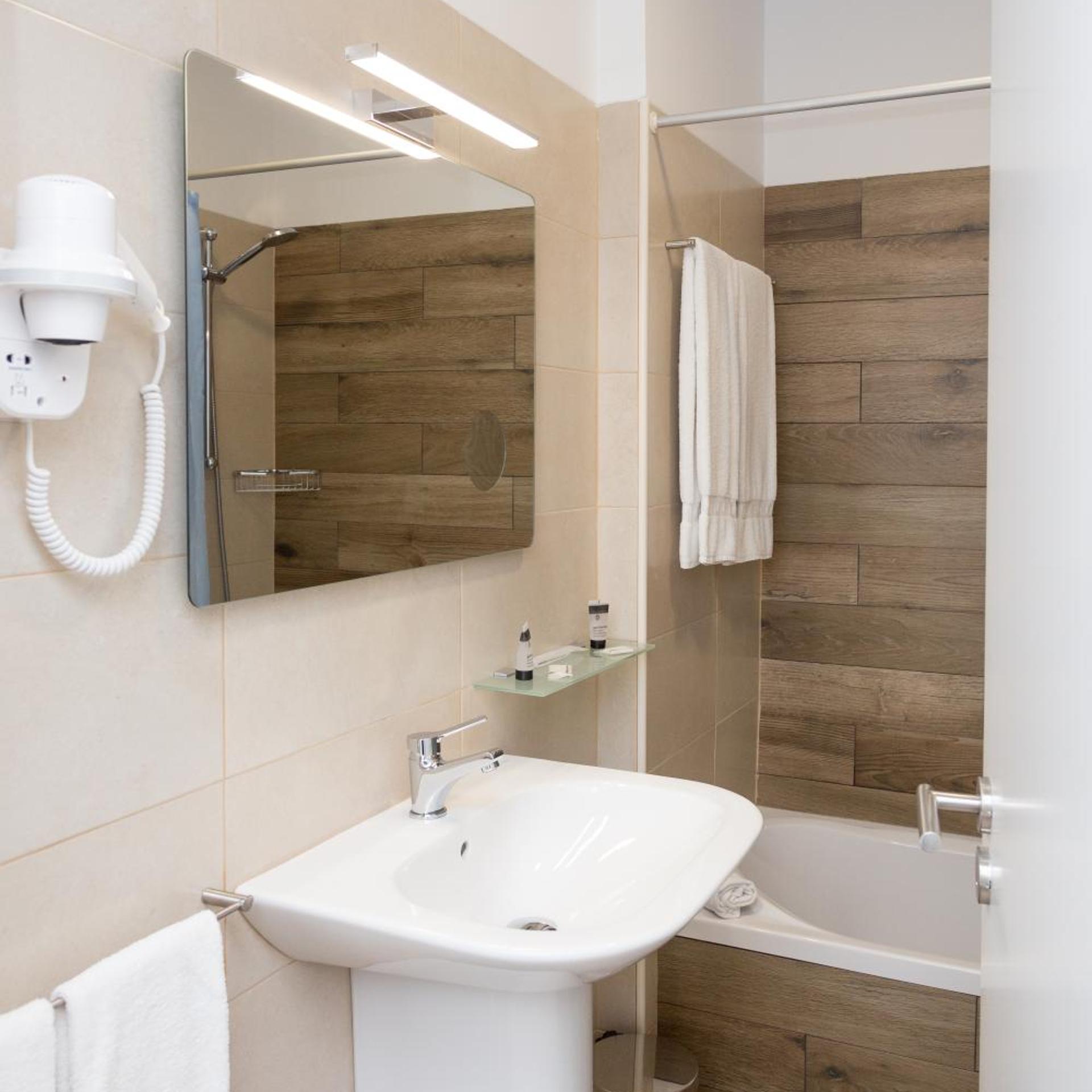 Veleiro Hotel 48/50