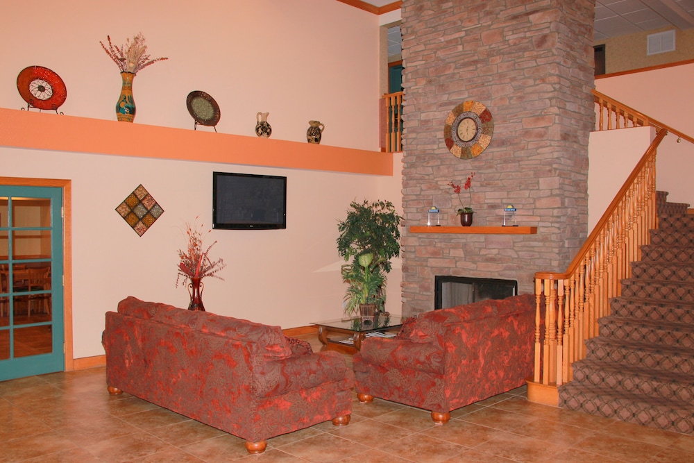 Days Inn & Suites Surprise 4/25