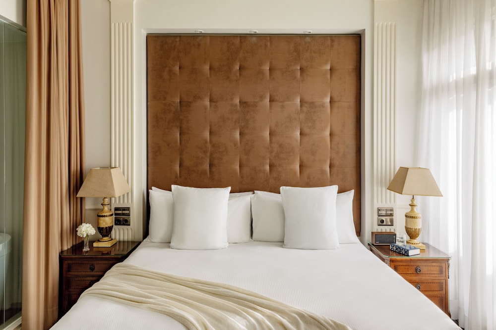 1 BEDROOM, RED LEVEL, SUITE