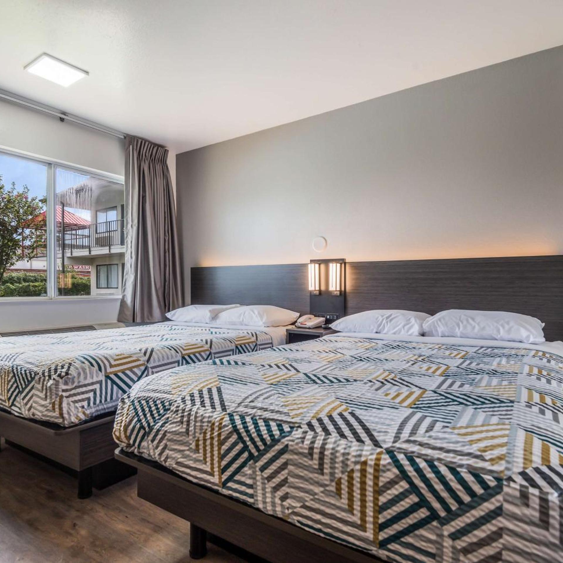 ROOM, DOUBLE BED, SMOKING