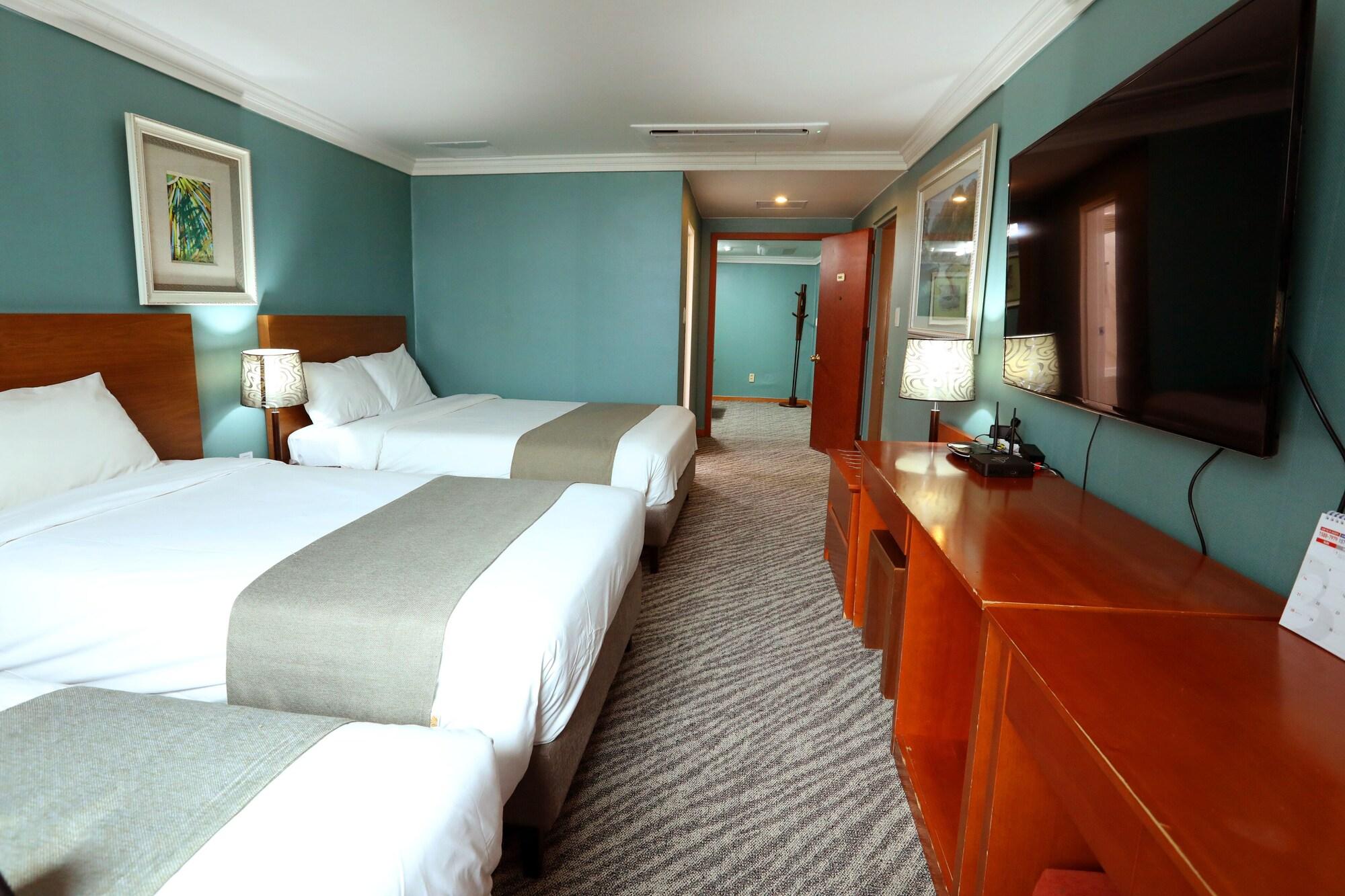 Prime Tourist Hotel 33/56