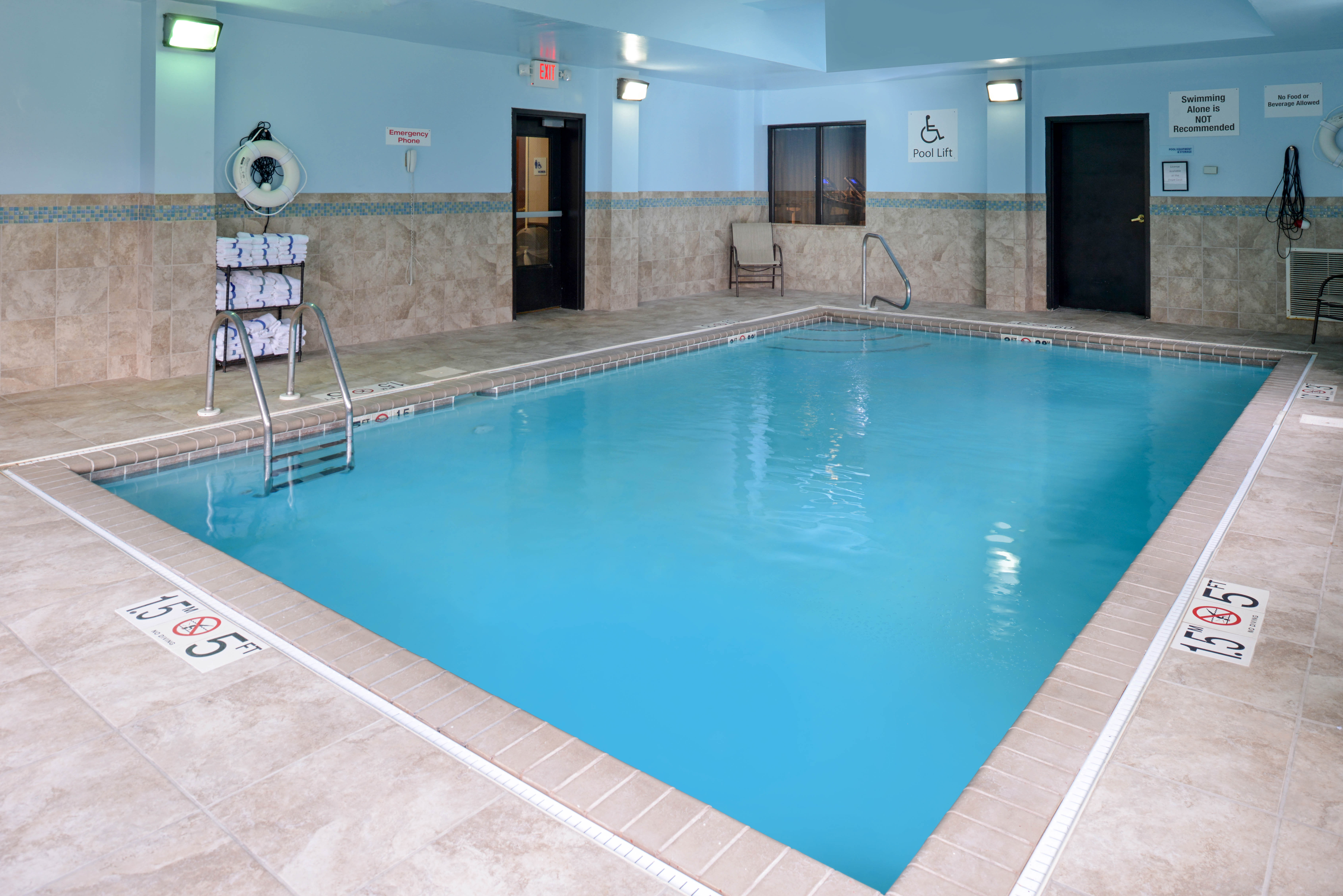 Holiday Inn Express & Suites Youngstown (N. Lima/Boardman) 22/34
