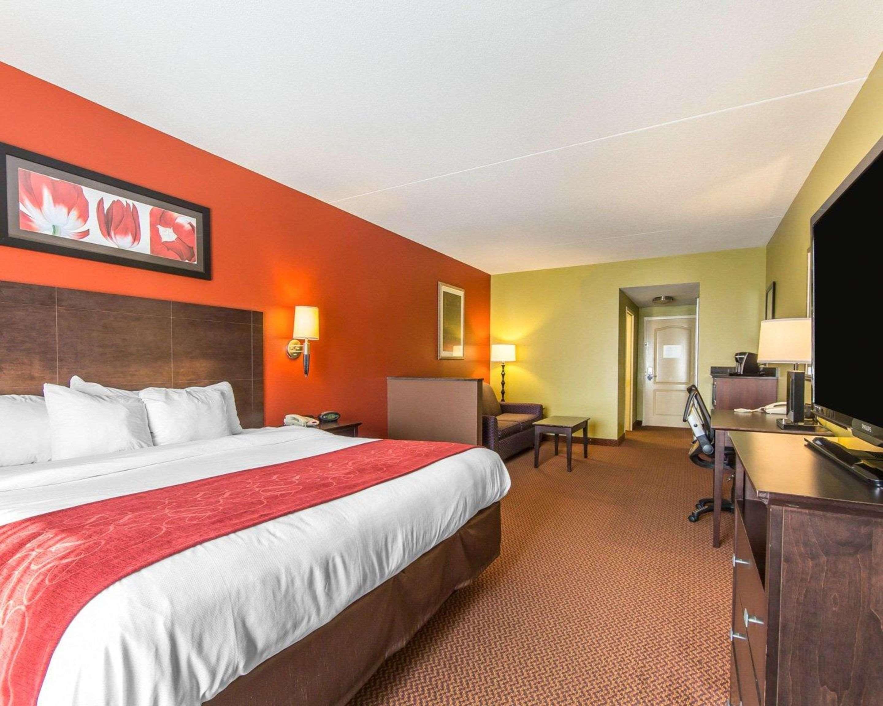 SUITE, KING BED, ACCESSIBLE