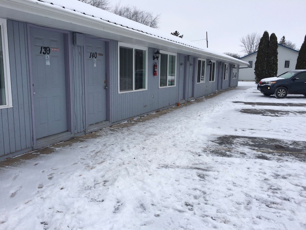 T-59 Motel Thief River Falls 25/34