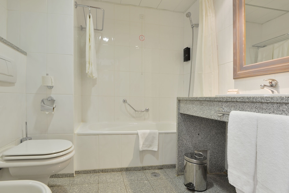 Holiday Inn Algarve Albufeira by IHG 24/79