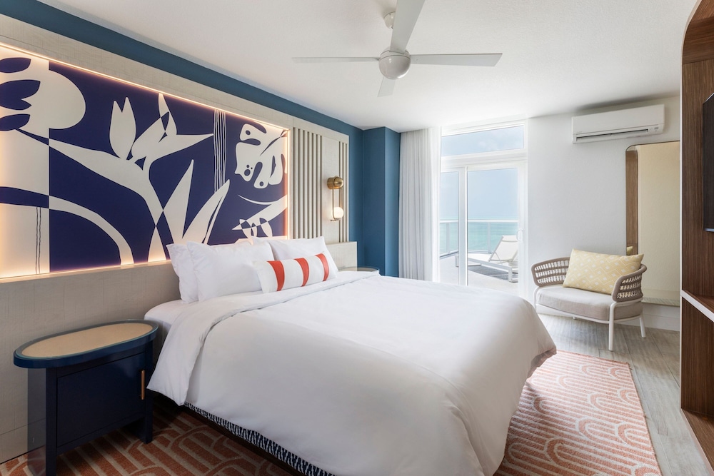 Suite, King Bed, Ocean Front, Sofa, Balcony