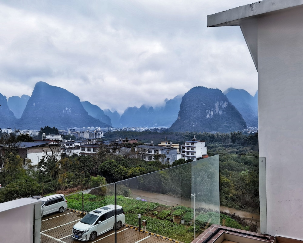 Riverside Retreat Hotel 30/36