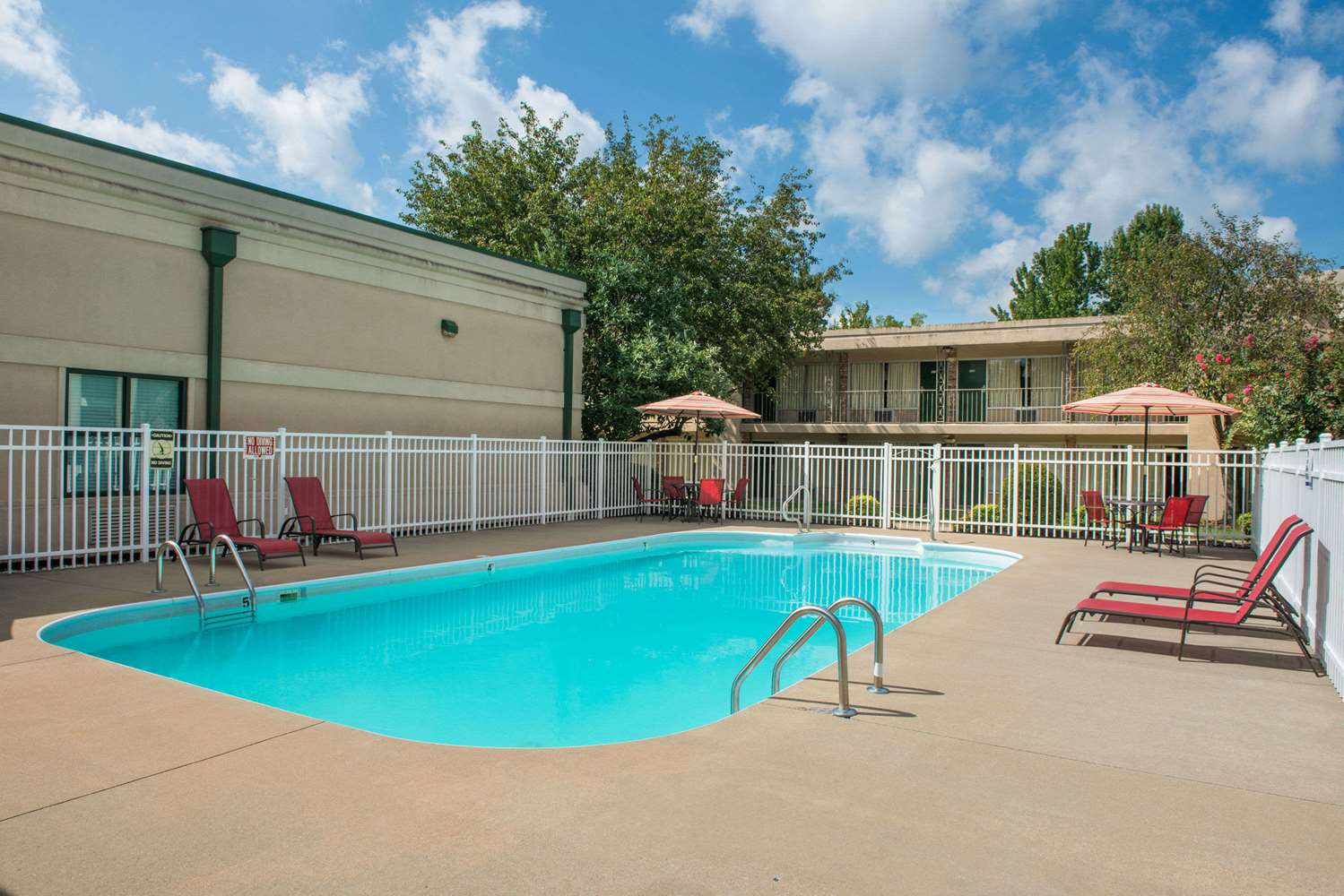 Days Inn by Wyndham Paducah I-24 Exit 4 3/7