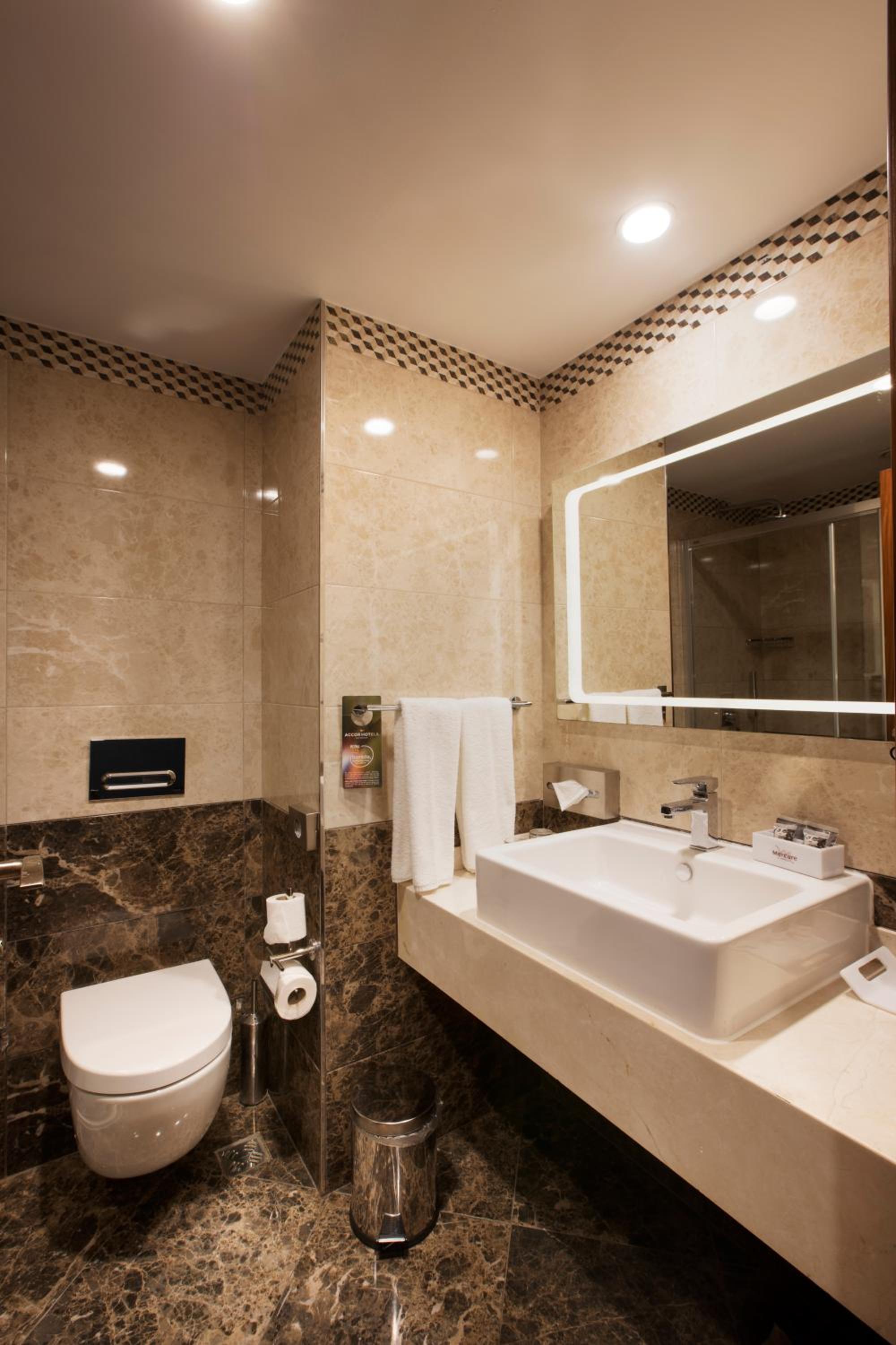 جناح جونيور، Mercure Istanbul Bakirkoy Hotel 9/9