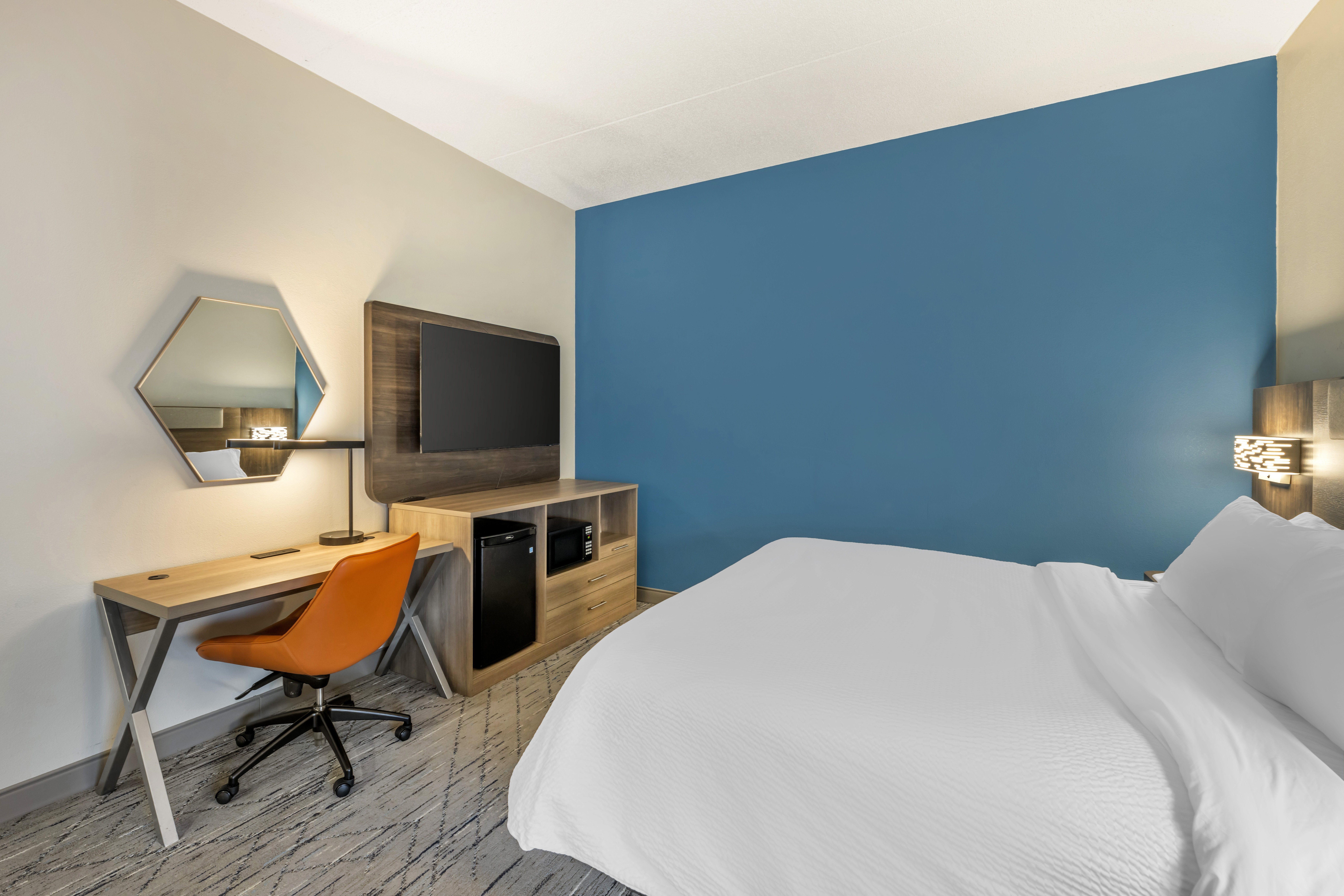Holiday Inn Express Crestwood 34/69
