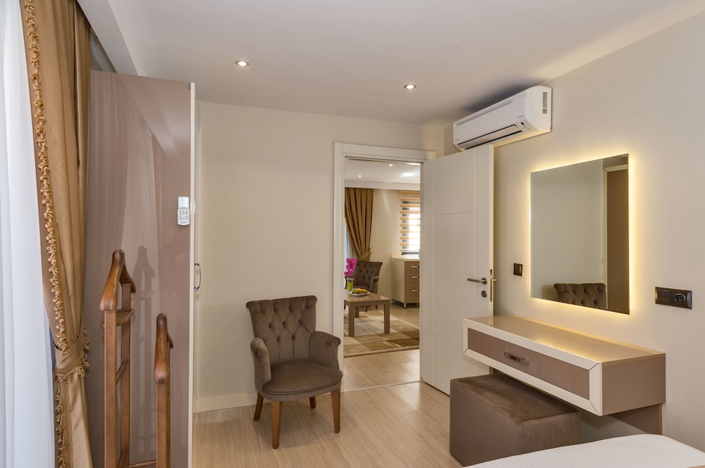 Gen Suites 50/50