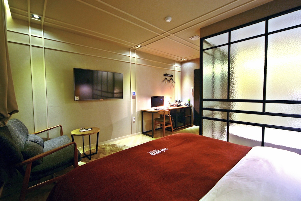 2 Heaven Hotel 50/69