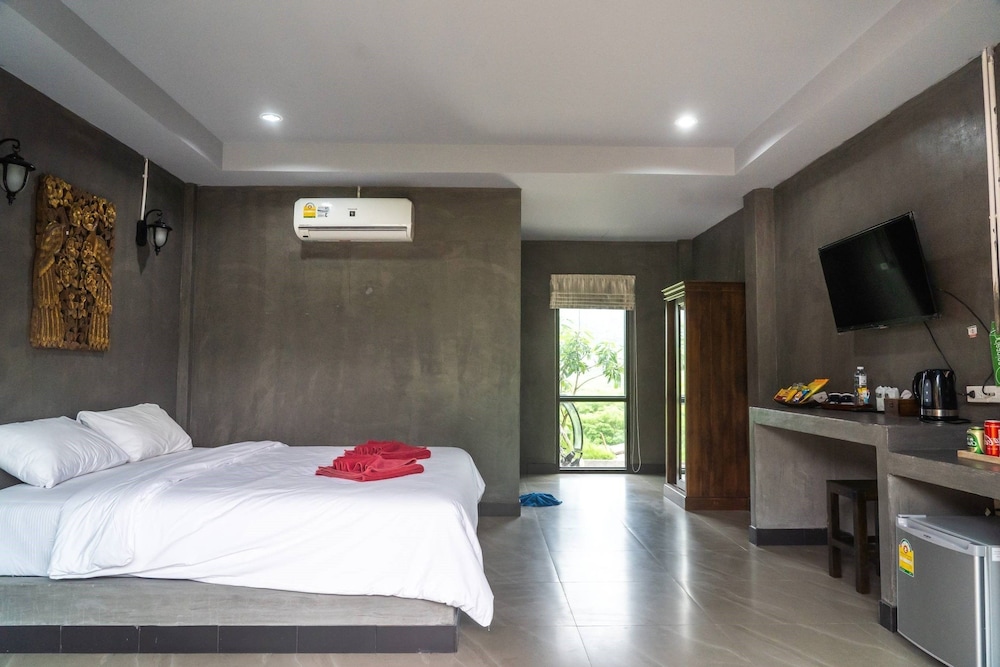 Chomview Resort 36/70