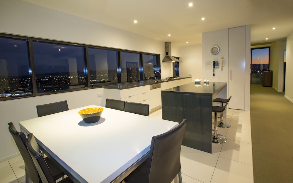 Ultra Broadbeach 60/72
