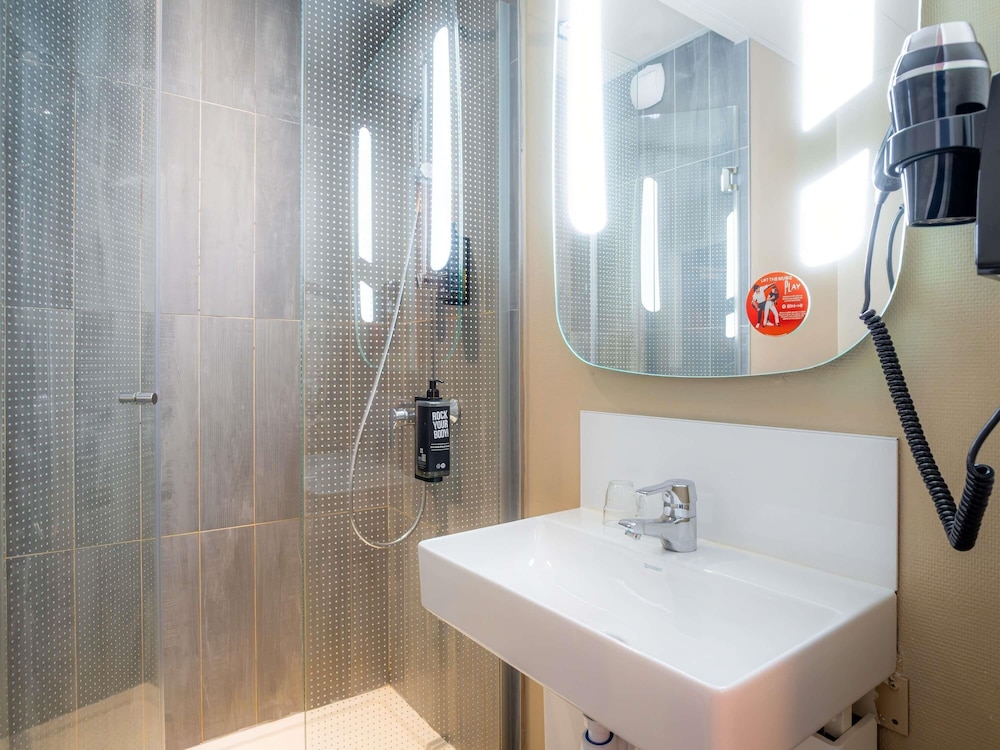 ibis Paris Ornano Montmartre North 18th Hotel 72/72
