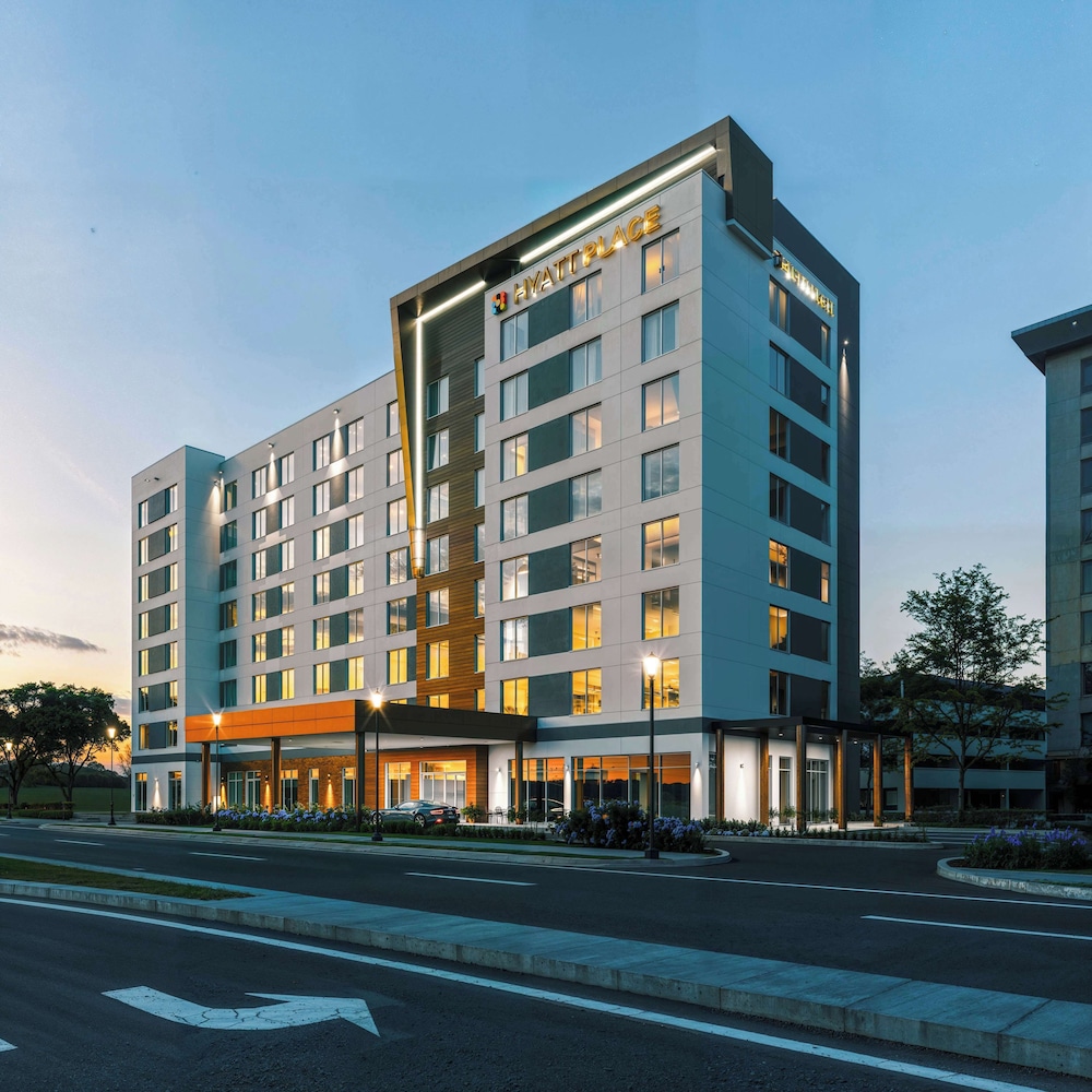 Hyatt Place Montreal Airport 2/50