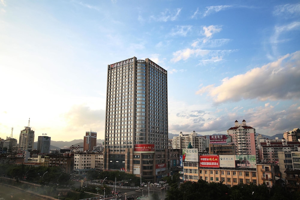 Ramada by Wyndham Longyan 5/55