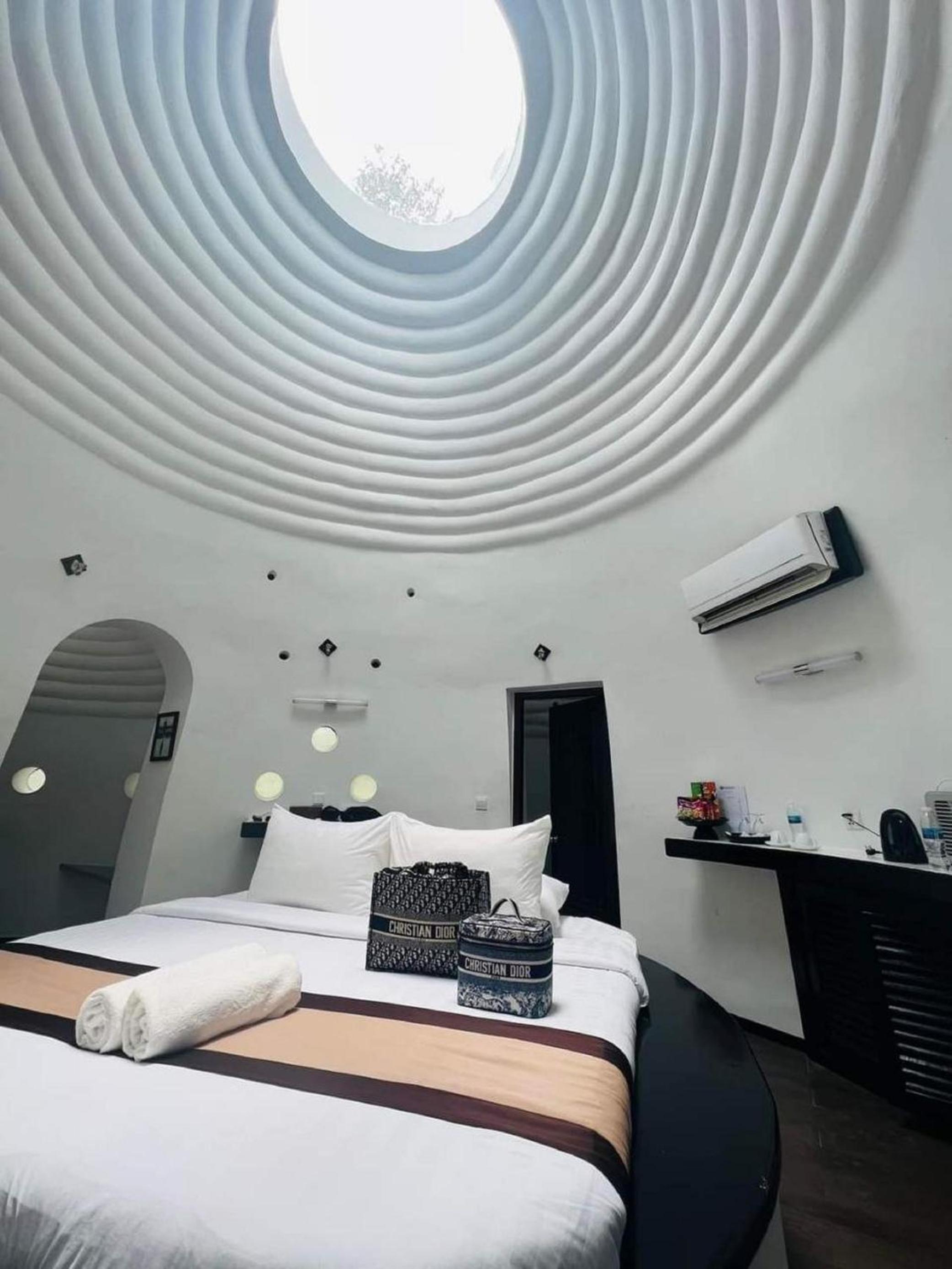 Dome, Beach