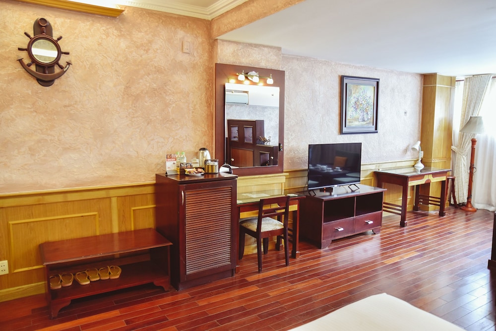 Duc Vuong Hotel 80/86