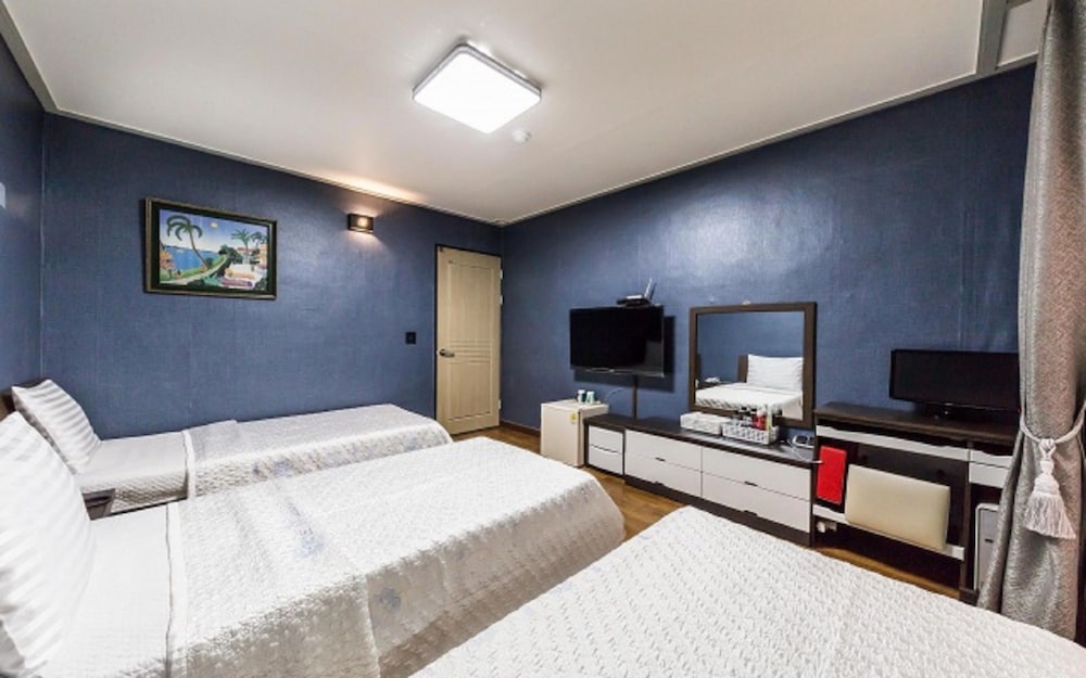 Cf Motel 9/45