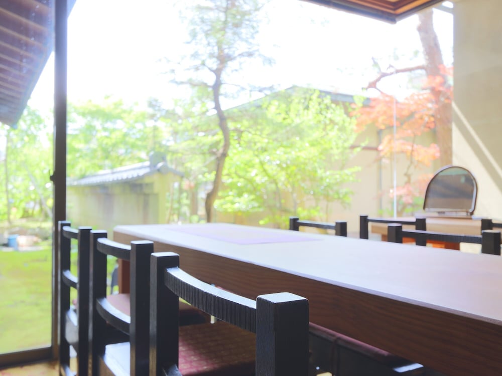 Karasawa Inn 51/63