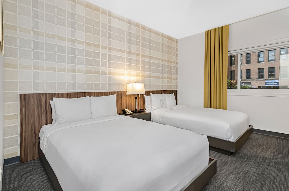DELUXE, 2 DOUBLE BEDS