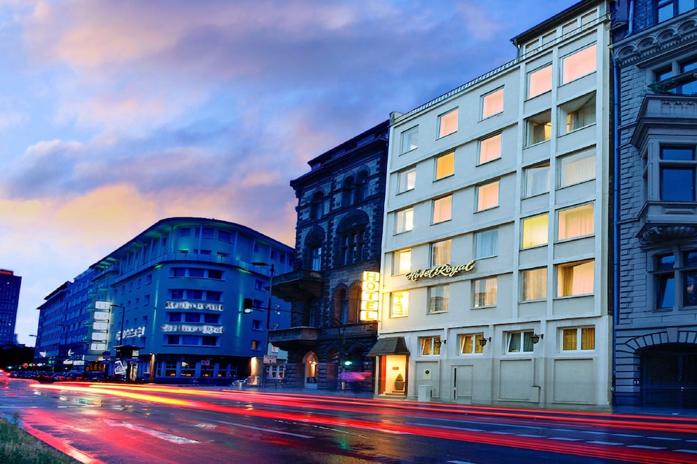 Centro Hotel Royal 4/33