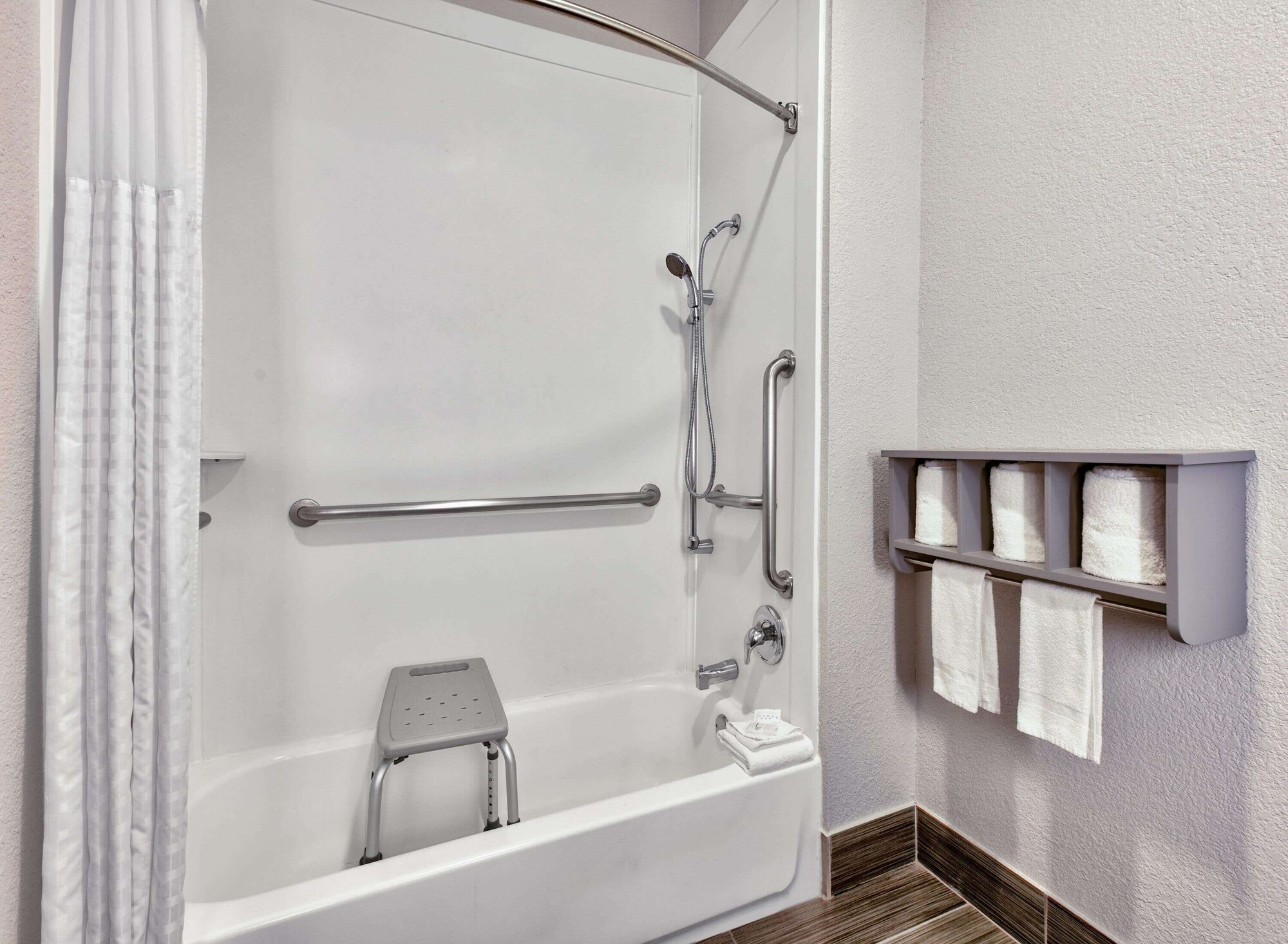 غرفة بسريرين كوين لذوي الإعاقة، La Quinta Inn & Suites by Wyndham Dallas - Las Colinas 6/6
