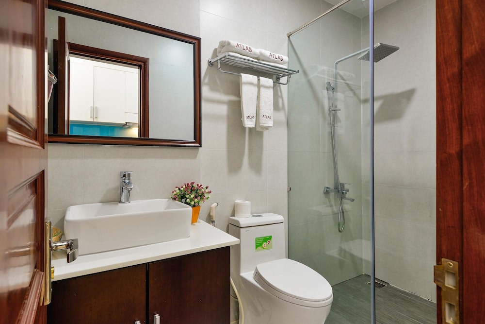 1 BEDROOM, STUDIO