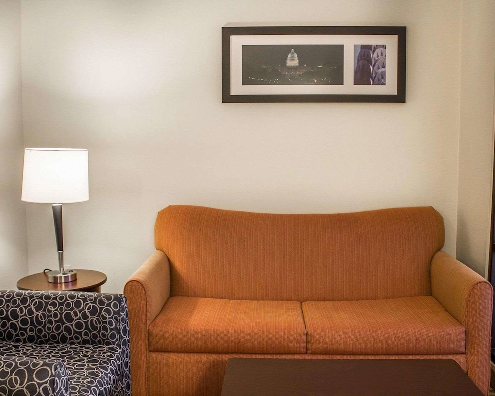 Comfort Suites Columbus East Broad 34/48