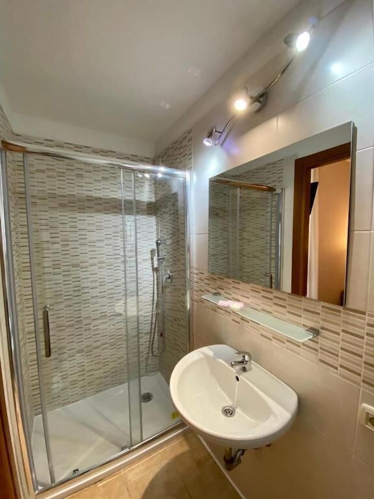 Hotel Atena 32/33