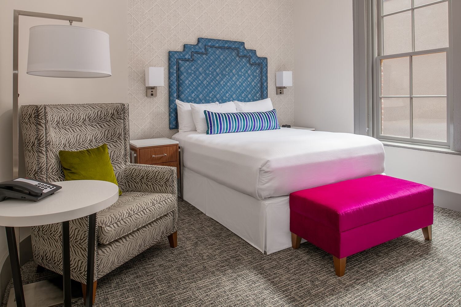 DELUXE, QUEEN BED, COURTYARD VIEW
