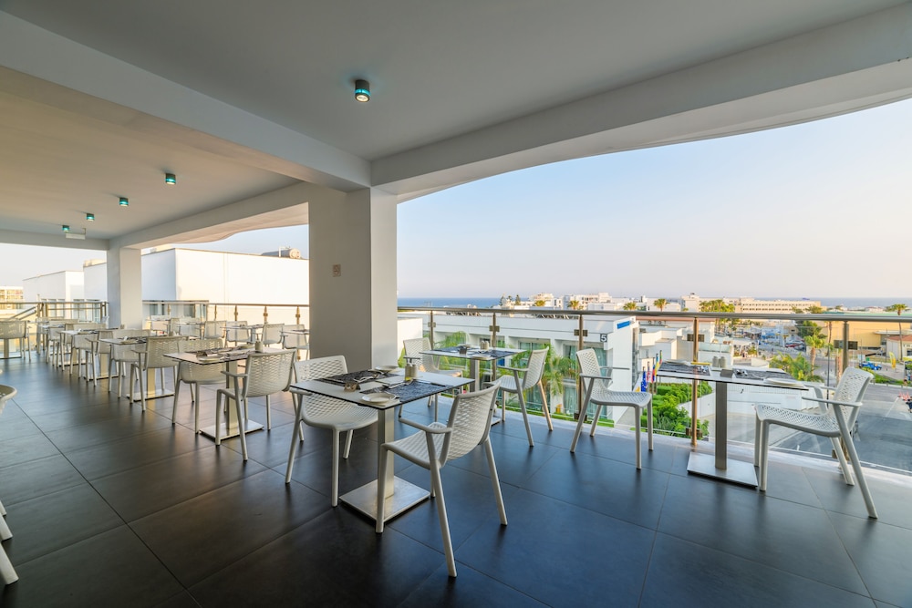 Tasia Maris Oasis Hotel 61/77