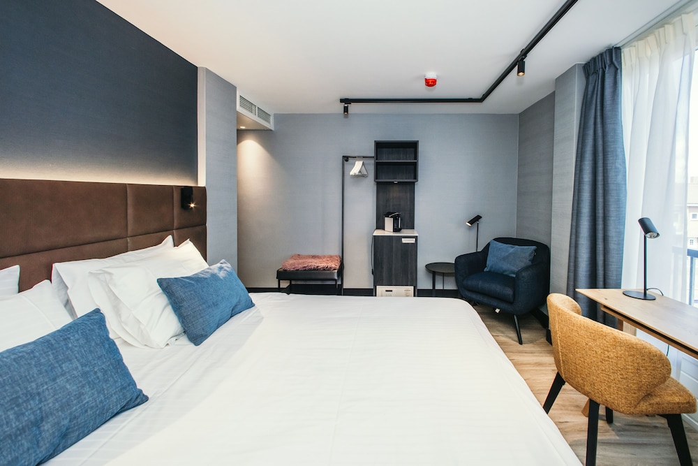 DELUXE, DOUBLE BED, SEA VIEW