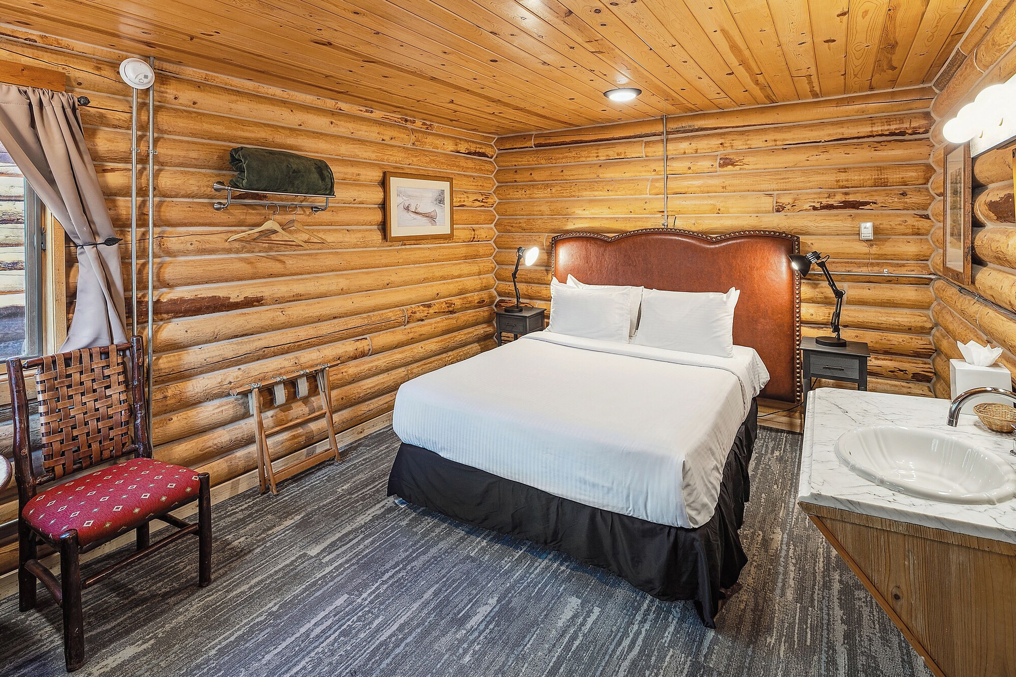 Classic, Cabin, Queen Bed, Mountain Side