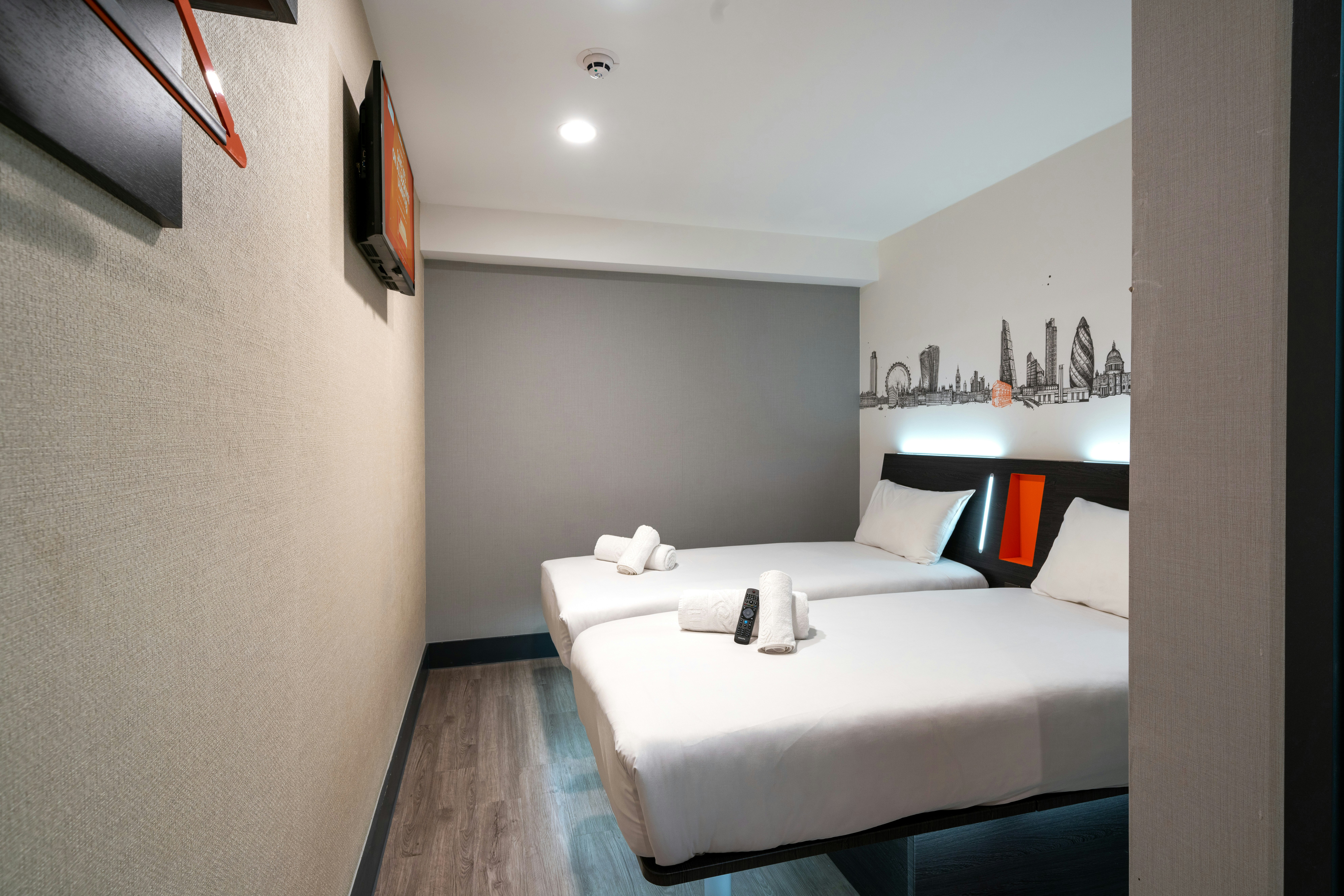 easyHotel London City Shoreditch 7/16