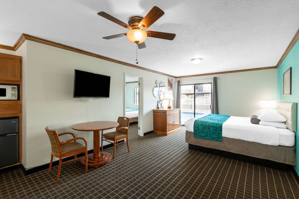 Howard Johnson by Wyndham St. George Hotel & Suites 13/22