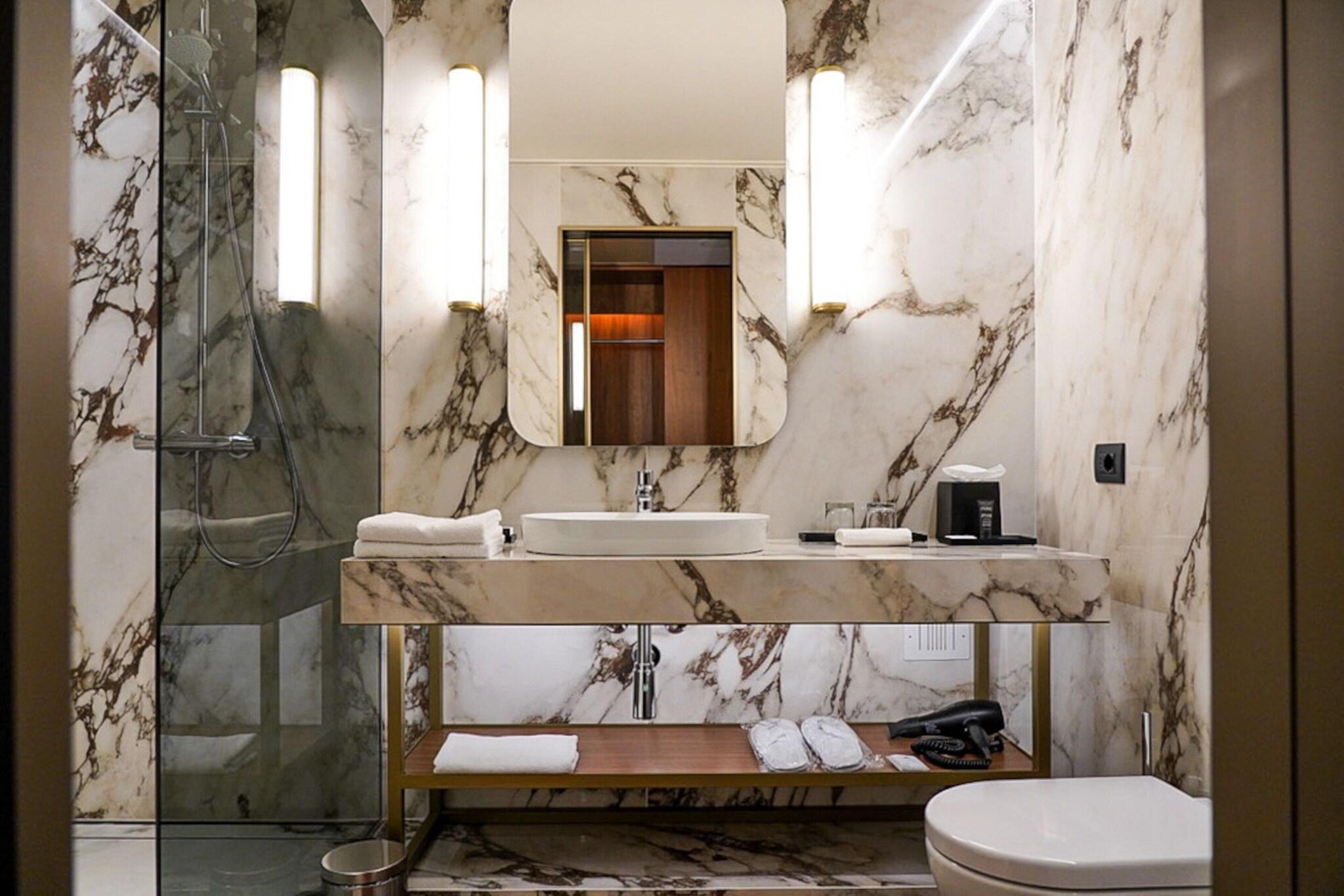 Deluxe, Double Bed, Pool View, Sheraton Lake Como Hotel 4/5