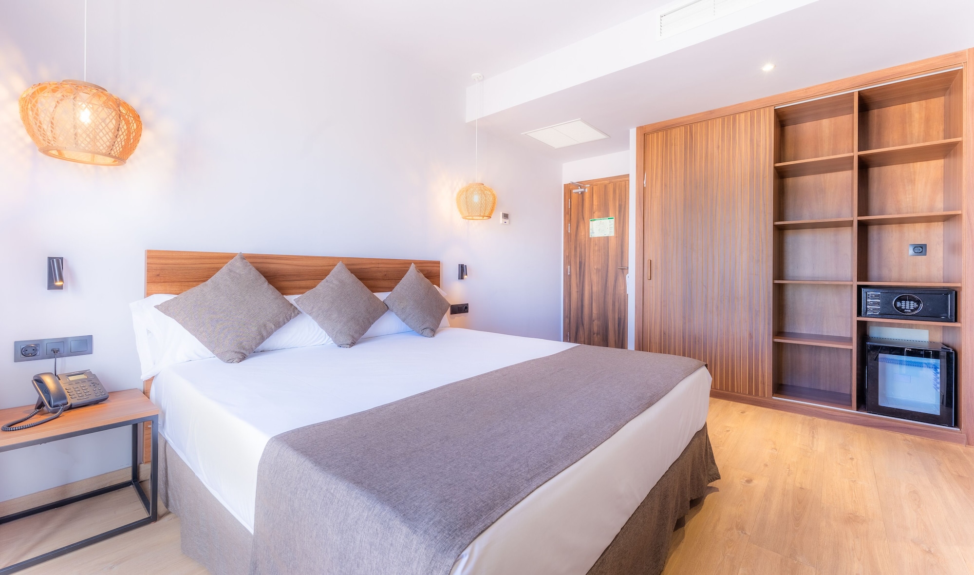 PREMIUM, DOUBLE BED