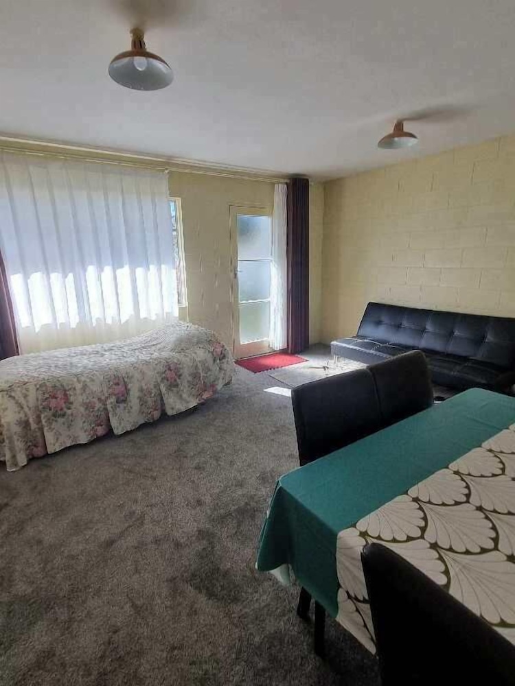 Cedar Lodge Motel Hamilton 24/50