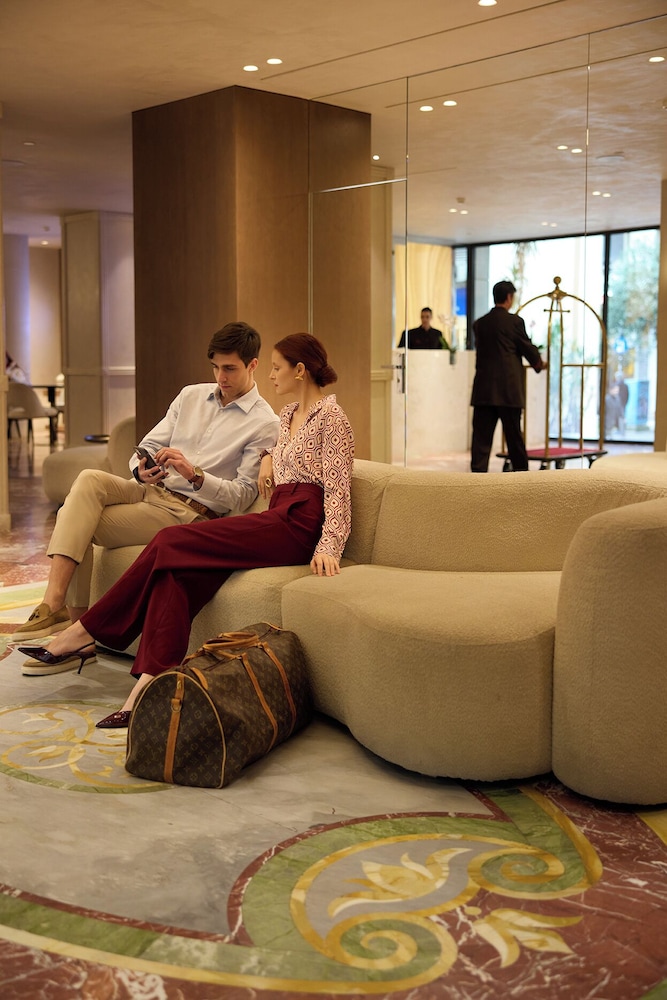 Astor Hotel 44/69