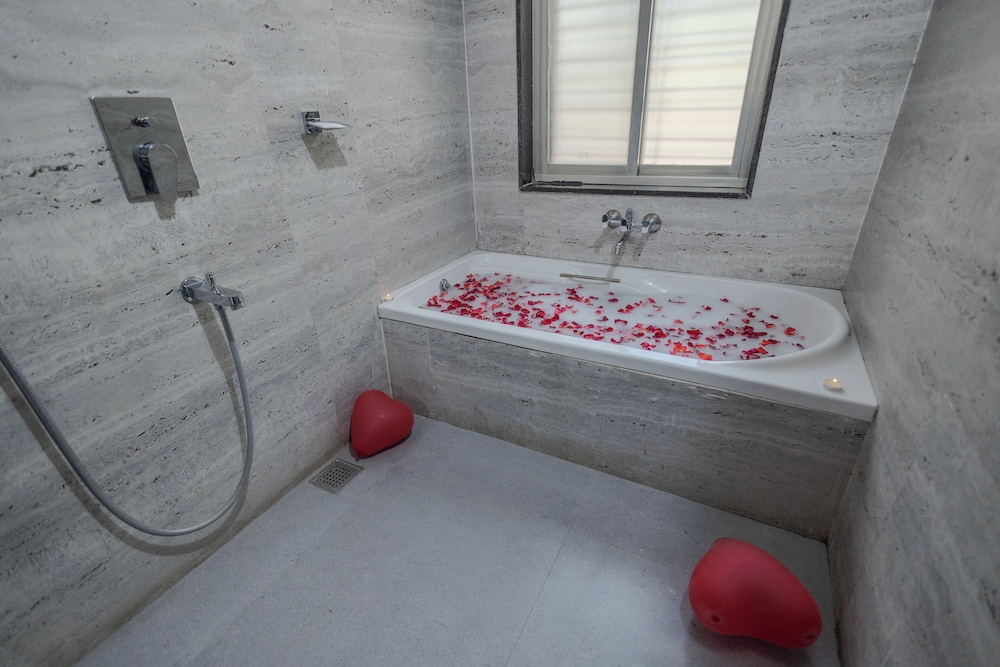Freesia Resort by Express Inn 28/45
